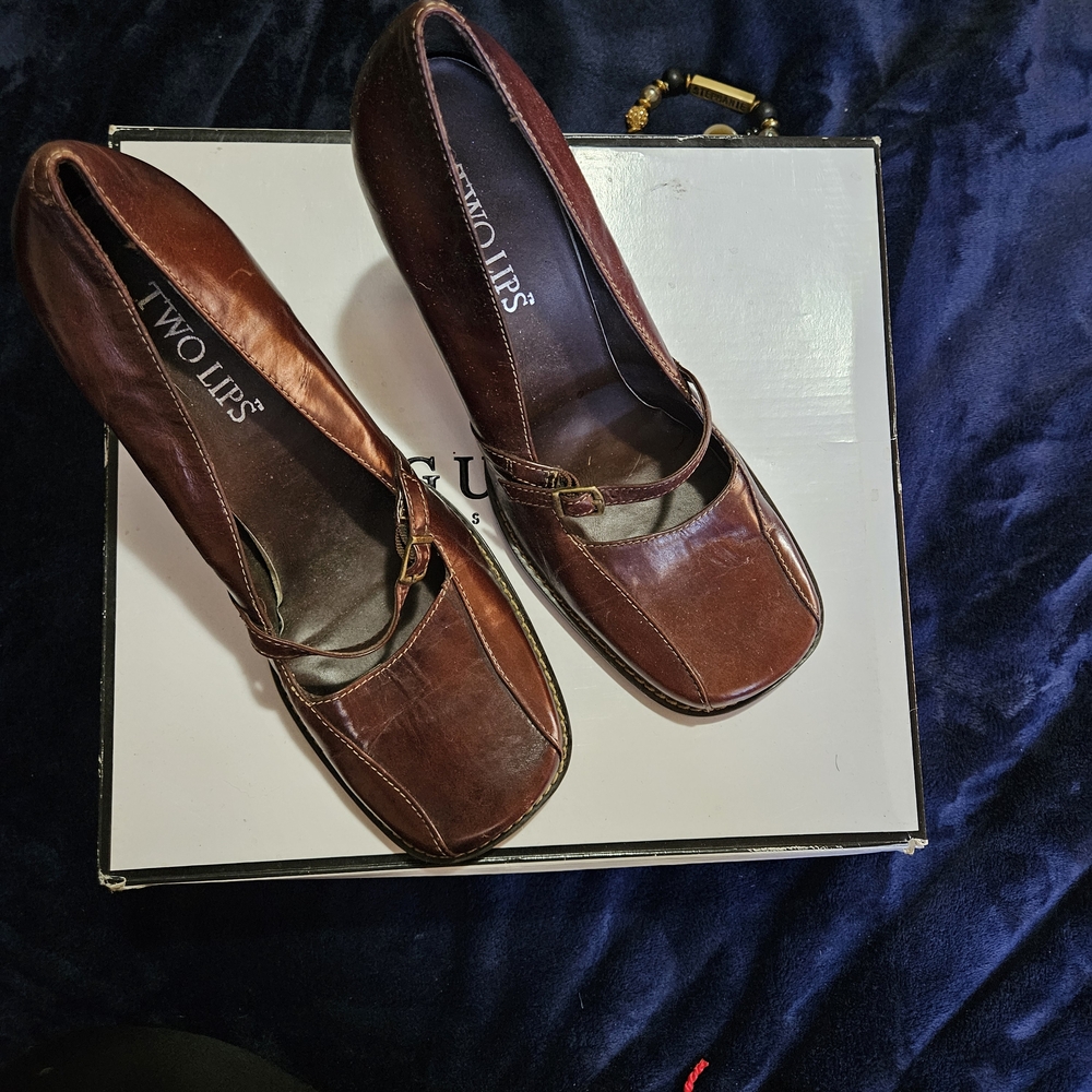 Two Lips Brown Leather Heels - Picture 2 of 3